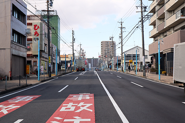 八事町南交差点